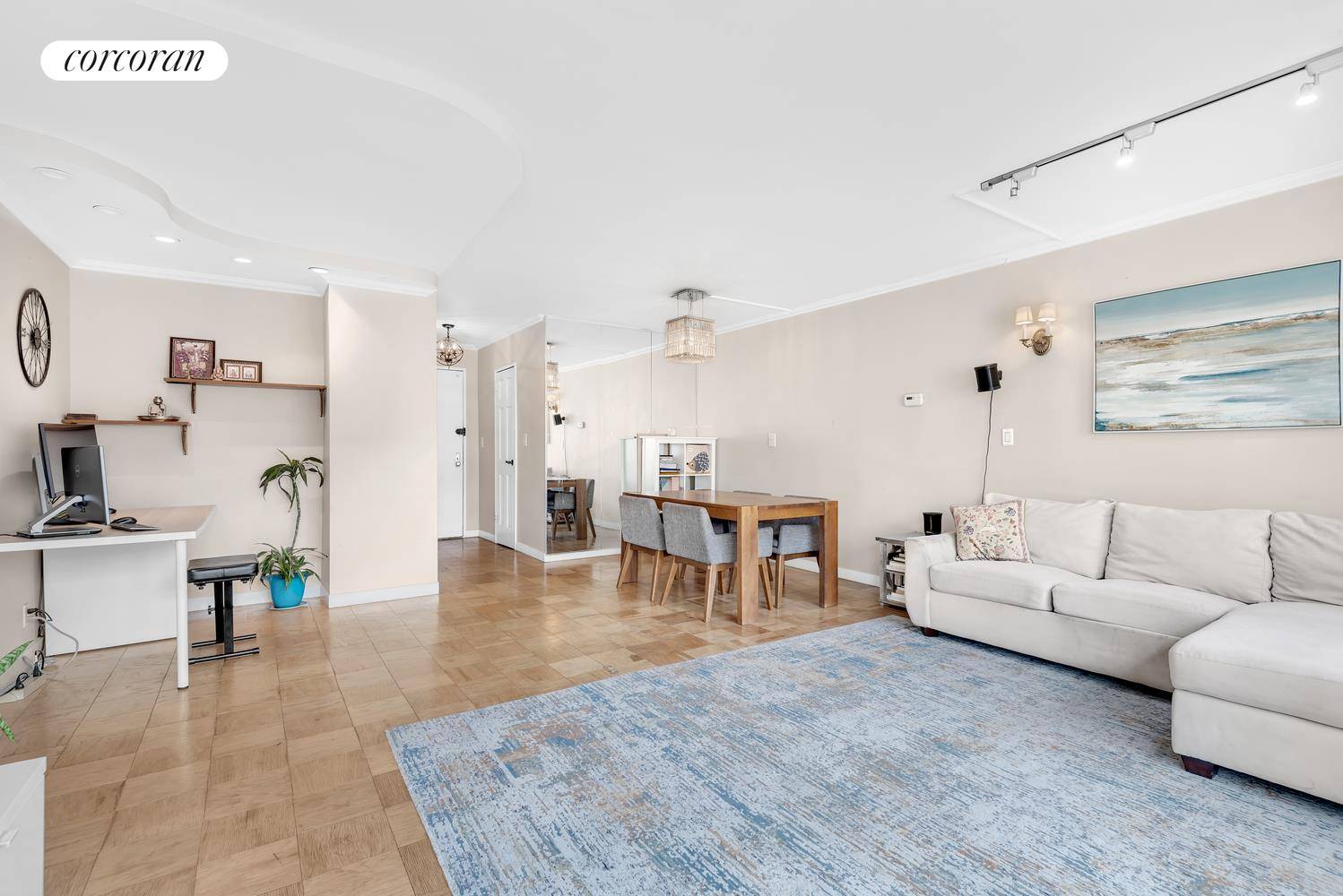 It's my pleasure to bring you this rare opportunity to rent a beautiful 2 Bed 2 Full Bath apartment at Lincoln Towers.