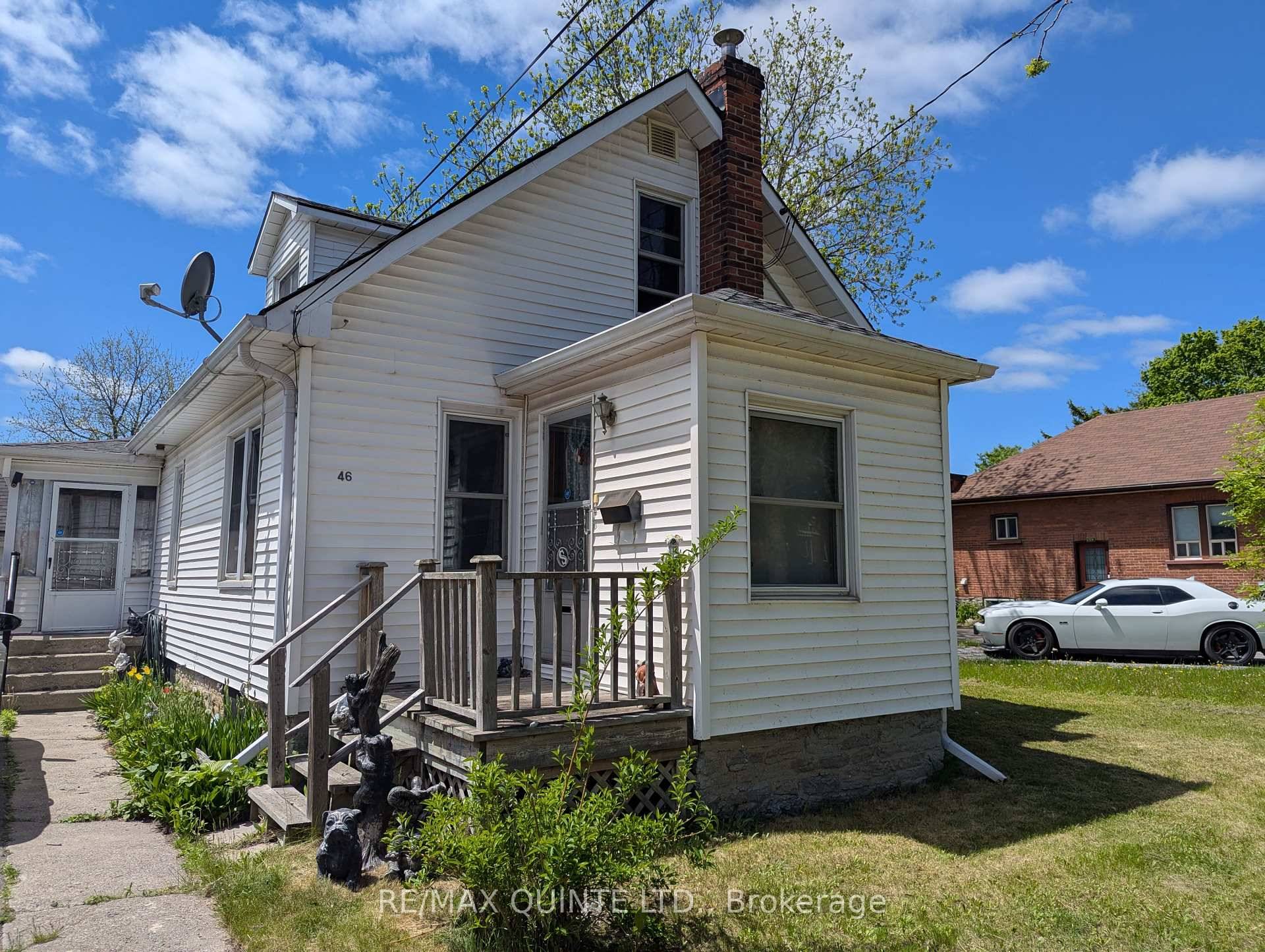 This 1. 5 storey home offers a great opportunity in an ideal location just a short walk to schools, parks, and outdoor spaces the whole family can enjoy.