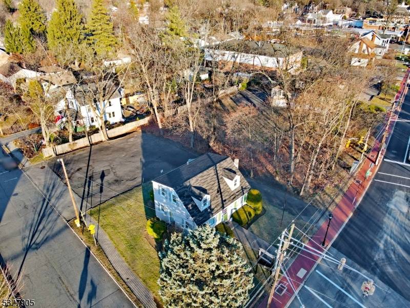 Great opportunity to purchase in the center of Roseland.