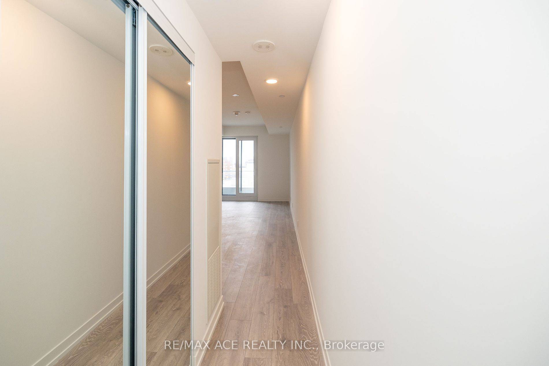 Brand New, Unoccupied Studio in Prestigious Forest Hill Neighbourhood, Never Lived in STUDIO BACHELOR Suite It boasts 9 ft Ceilings, Floor to Ceiling Windows with Laminate Flooring throughout.