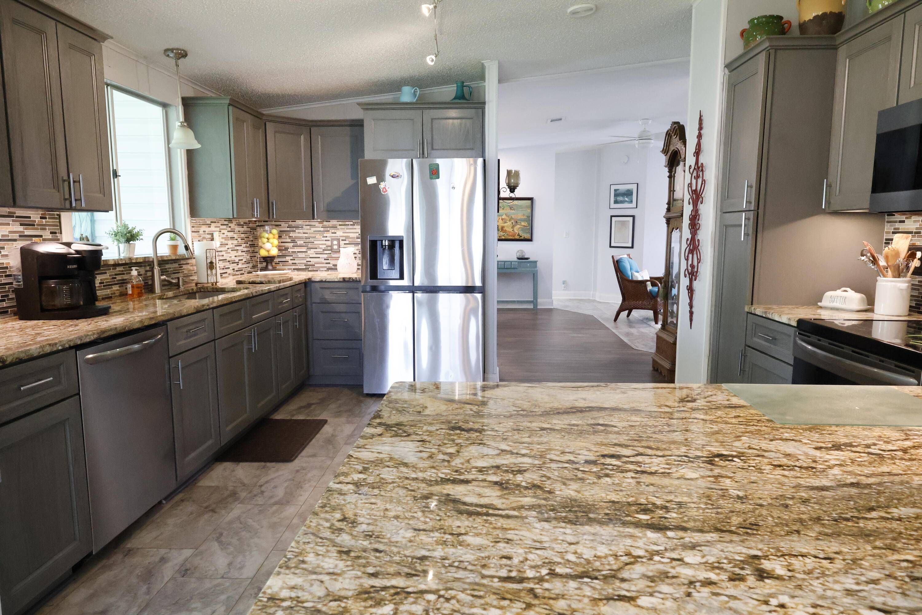 Beautiful Savanna Club 55 community, Active dynamic with 18 hole golf course.