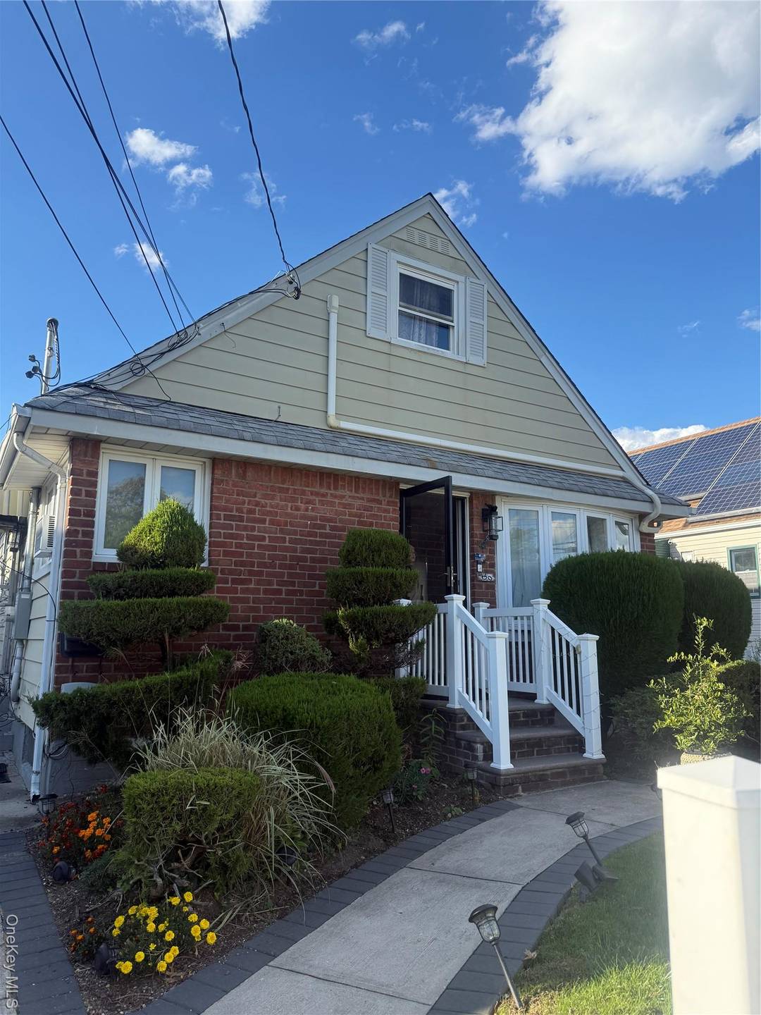 WELCOME TO THE HEART OF ELMONT, Exclusive section, Beautifully maintained Whole house rental exclude basement featuring 4Bedrooms, 2 Full Baths, newly renovated updated kitchen, granite, stainless steel appliances, dining area, ...