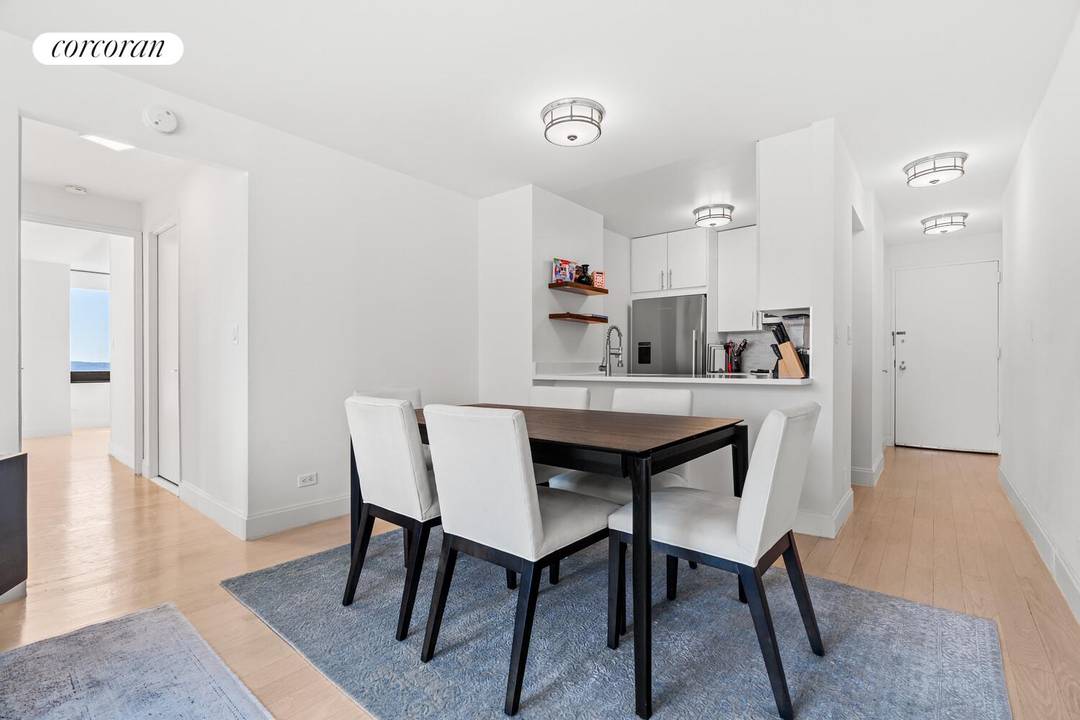 Luxury Waterfront Living in Battery Park City Enjoy stunning Hudson River views from this beautifully renovated southwest facing 2 bedroom, 2 bathroom residence in the heart of Battery Park City.