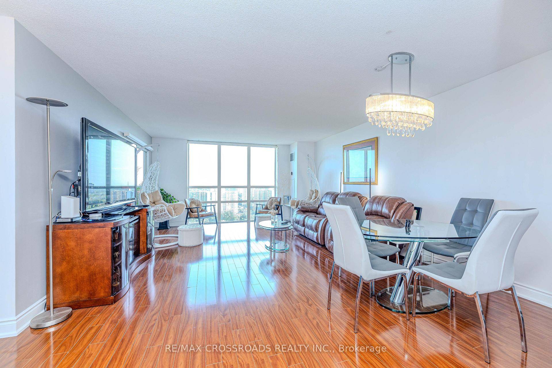 Excellent floor plan with unobstructed golf course and morning sun view High demand building Rare two parkings Renovated and updated kitchen, washrooms, floors, paint Newer appliances Don't miss this beautiful ...