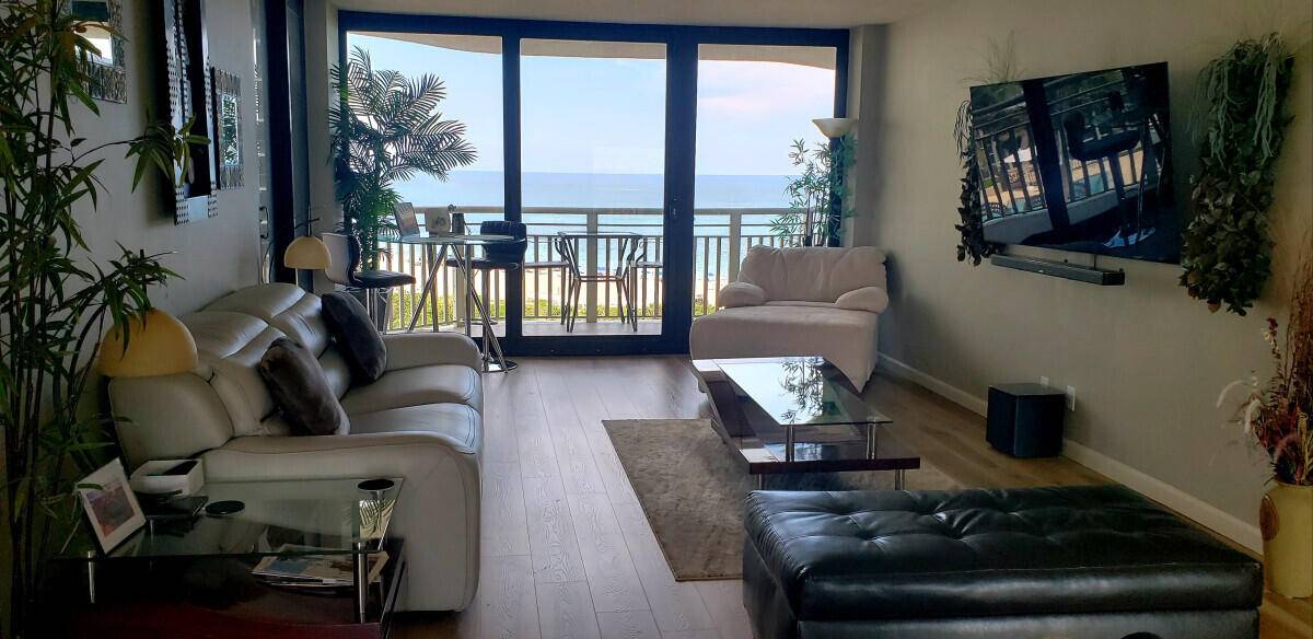 9th floor Corner unit with direct views of the Ocean and Intracoastal.