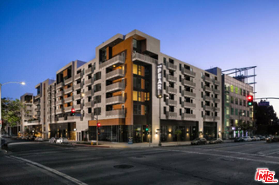 687  S Hobart BLVD 1.0 LA