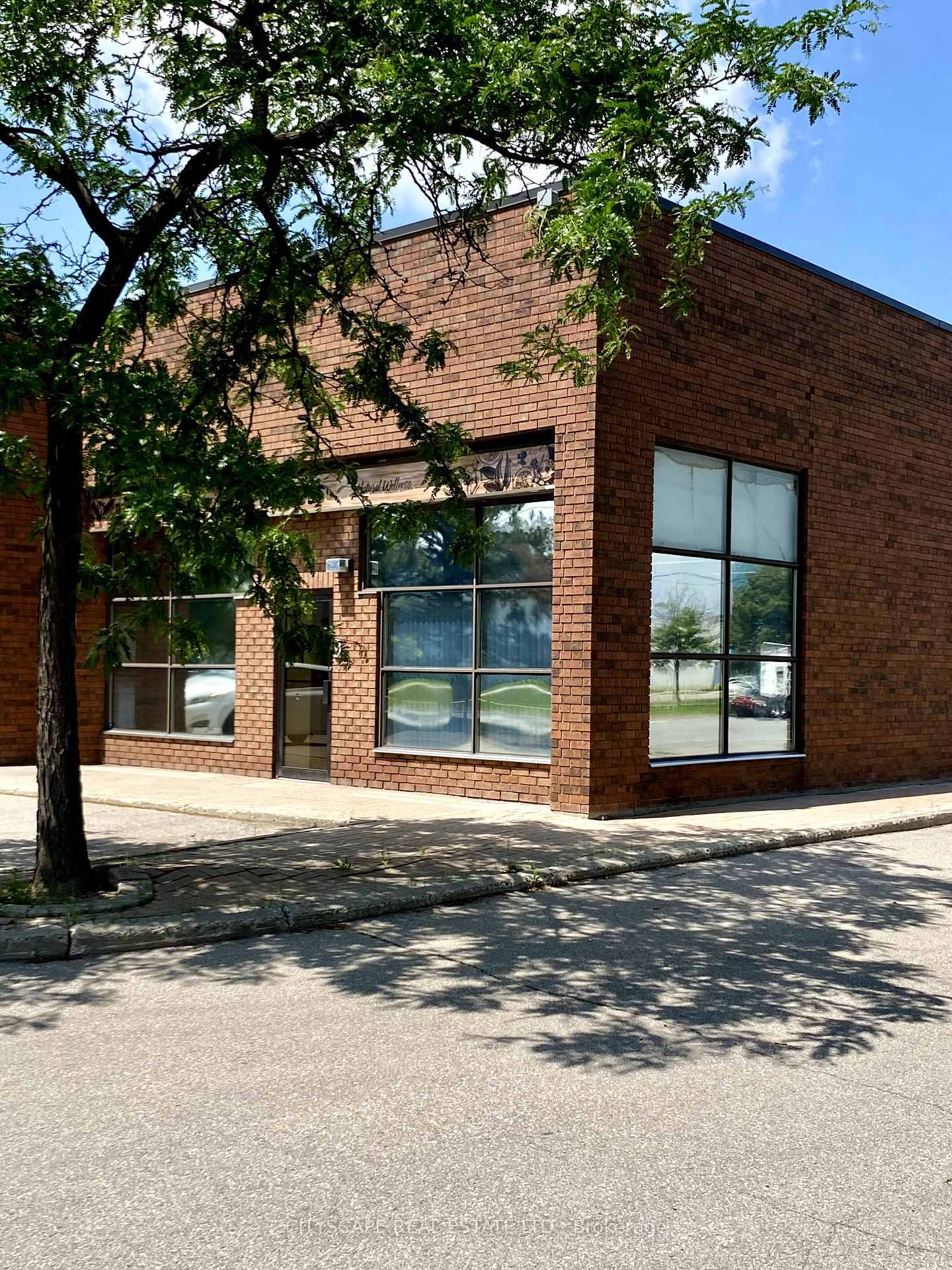 Well maintained, tree lined property near amenities.