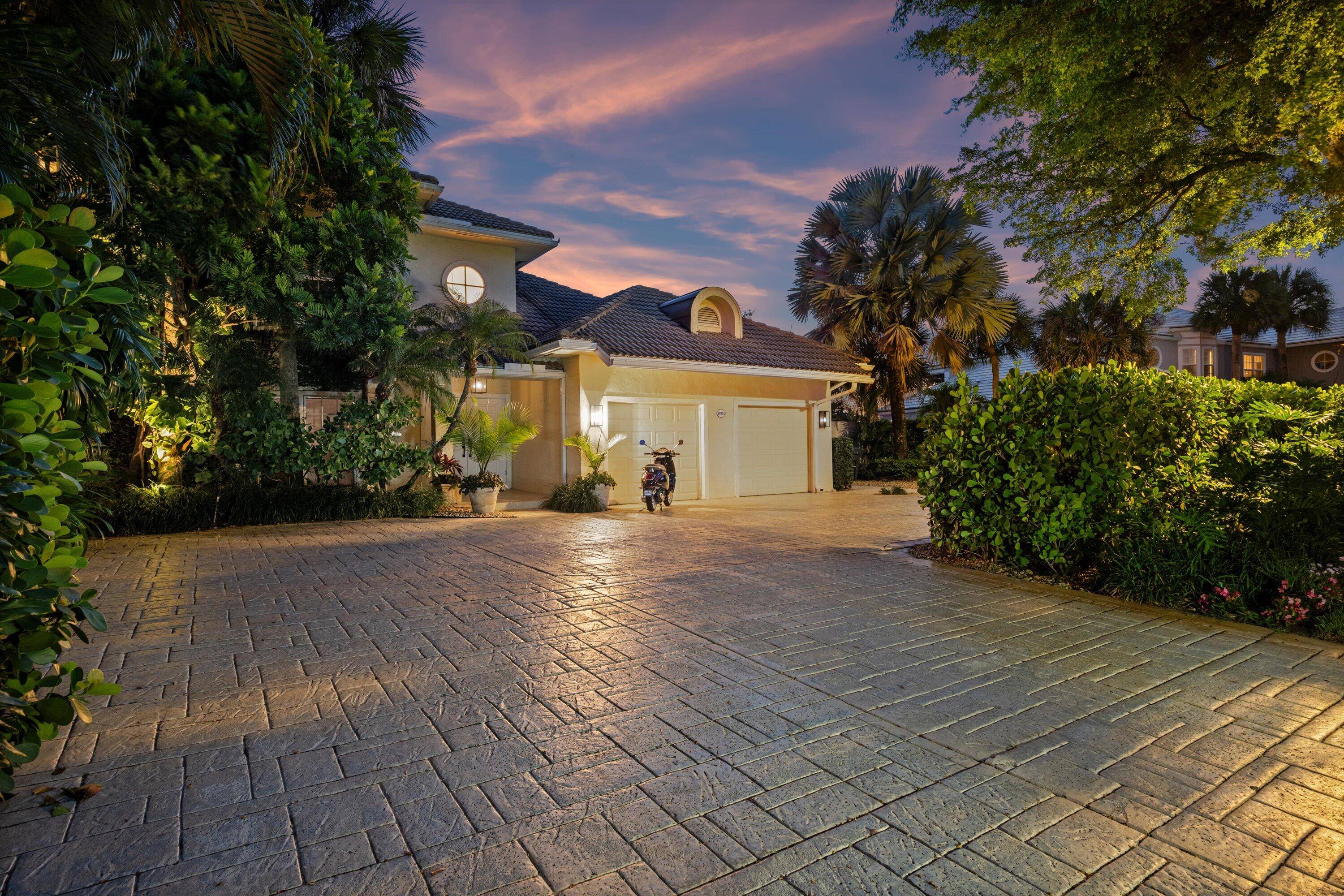An exceptional opportunity to own a first floor Pebblewood condo in the prestigious Palm Beach Polo Country Club.