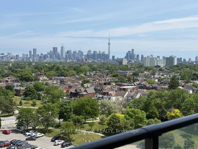 Welcome to this sun filled, open concept 1 bedroom, 1 bathroom unit offering 600 sq.