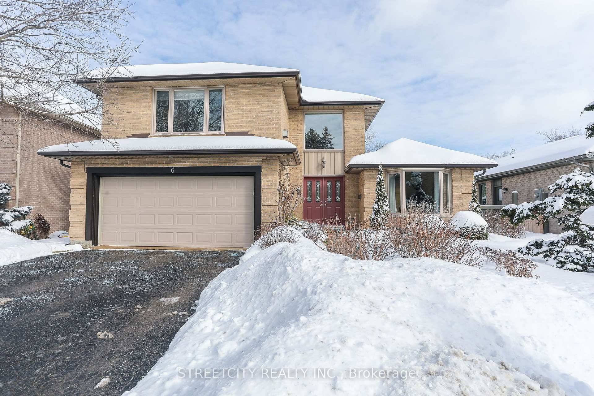 Welcome to 6 Parks Edge Crescent, a beautifully maintained 4 bedroom, 2.