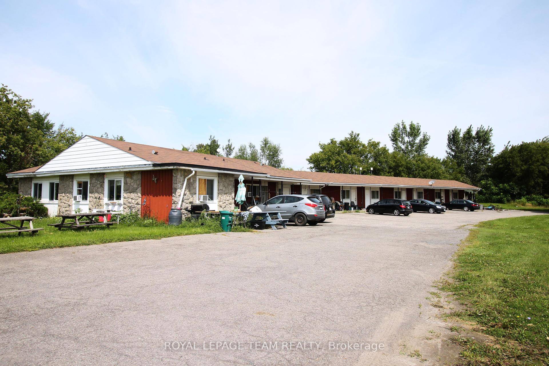 Rare redevelopment opportunity on Bank Street !