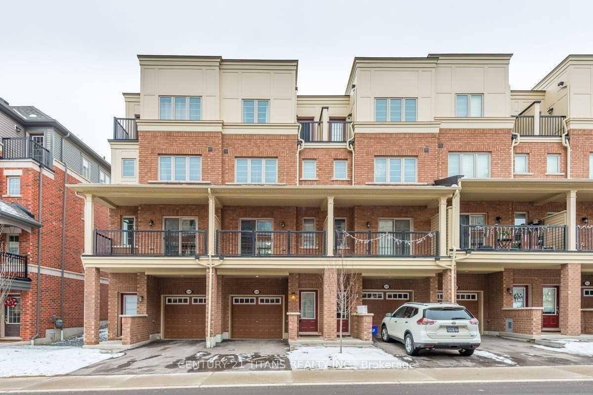 Beautiful Townhouse Located In North Oshawa Winfields Community.