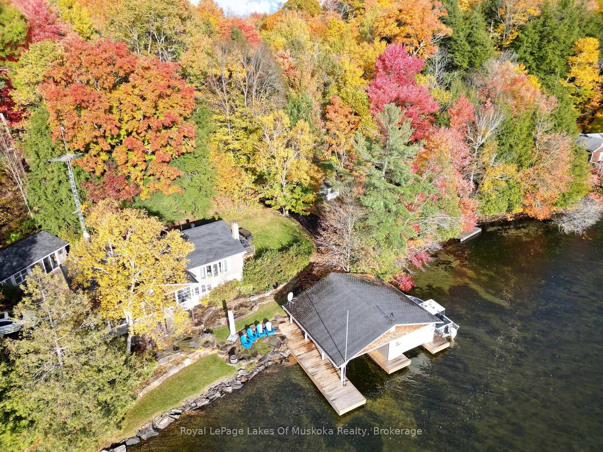 Lakeside Luxury on Lake Rosseau 2 Bedroom Cottage with Boathouse.