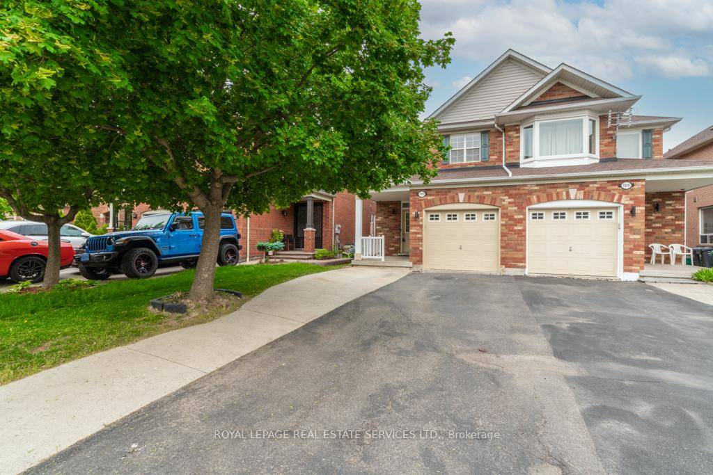 Absolutely Gorgeous 3 Bedroom 2.