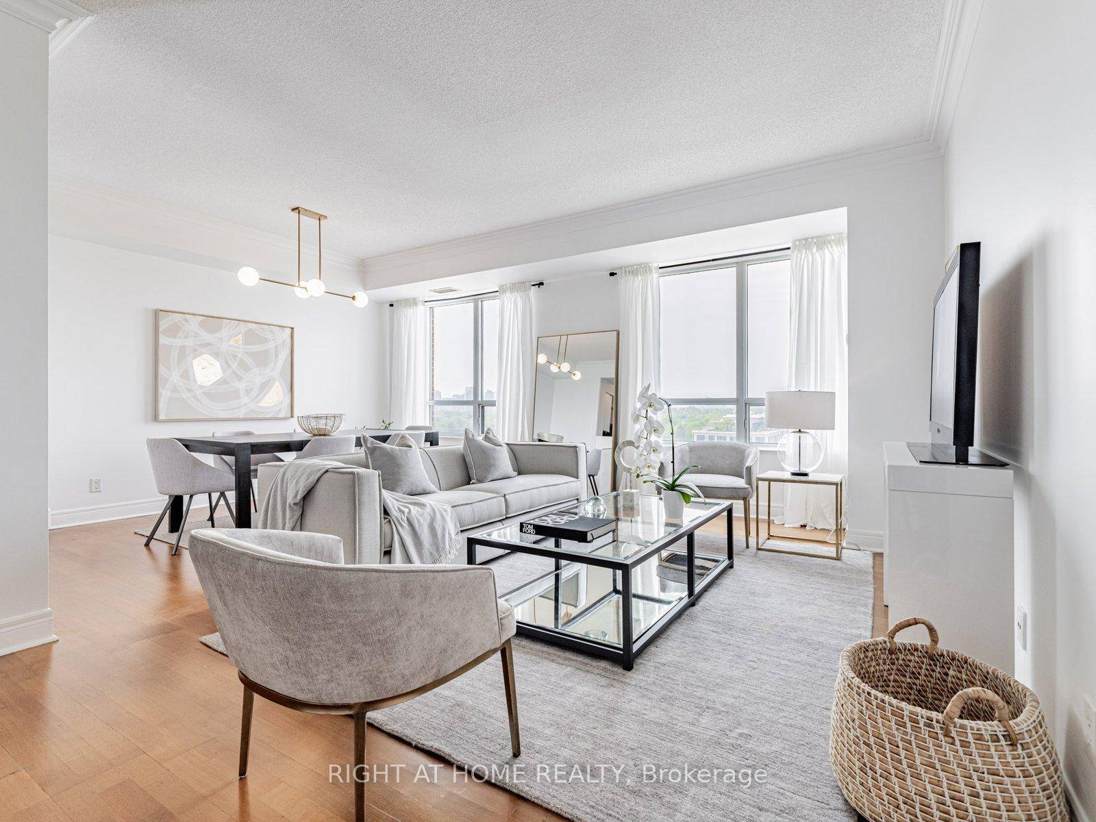Luxury Boutique Condo in prestigious Bayview Village !