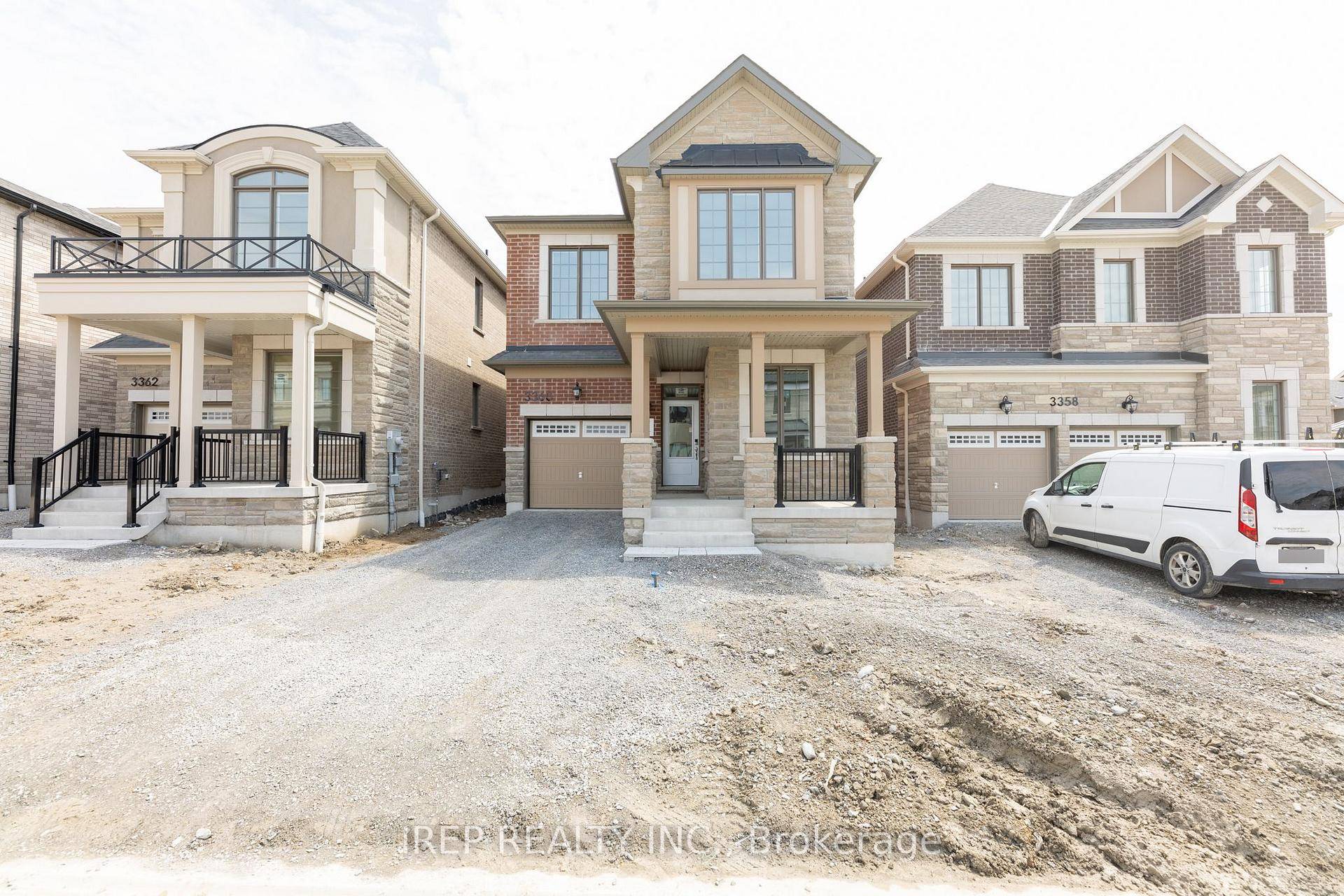 Enter this beautiful family home with over 2000 sqft of above ground living space !
