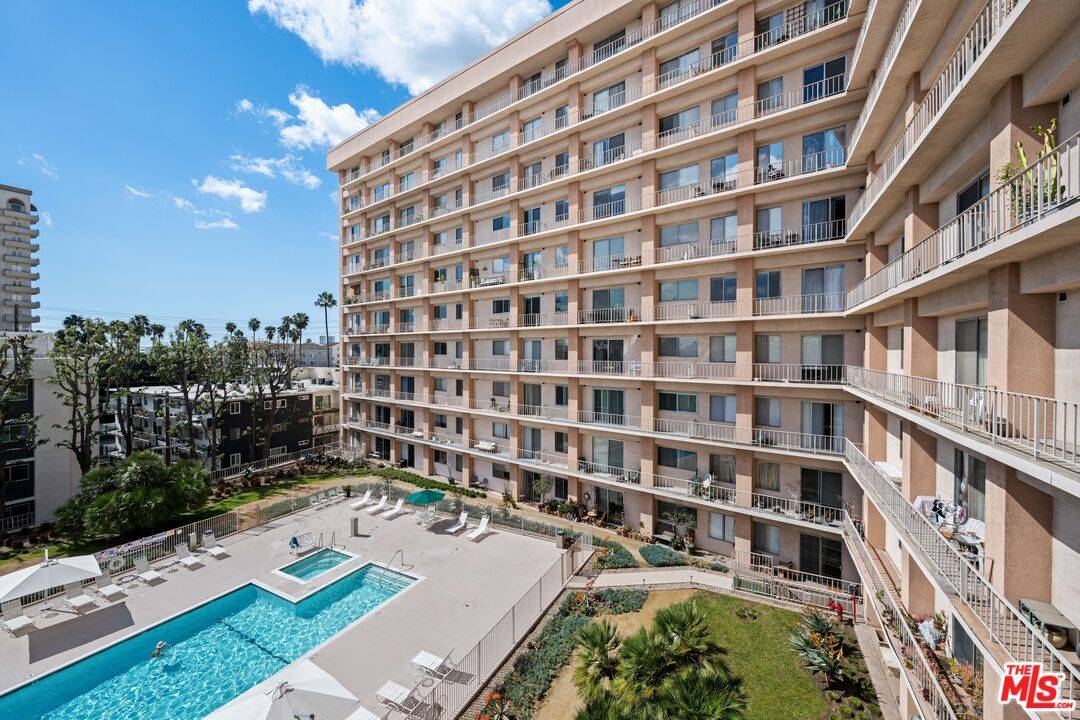 100  S Doheny Dr 2BR Beverly Grove La