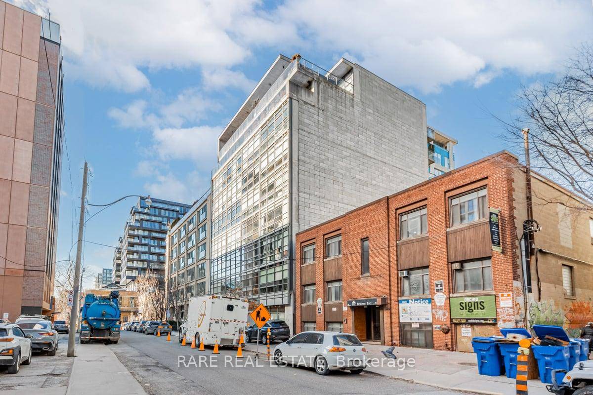 Welcome To Zen Lofts, A Beautiful Boutique Building Nestled On Desirable Street In The Fashion District Downtown Toronto, Featuring Only 35 Units And Rarely Available !