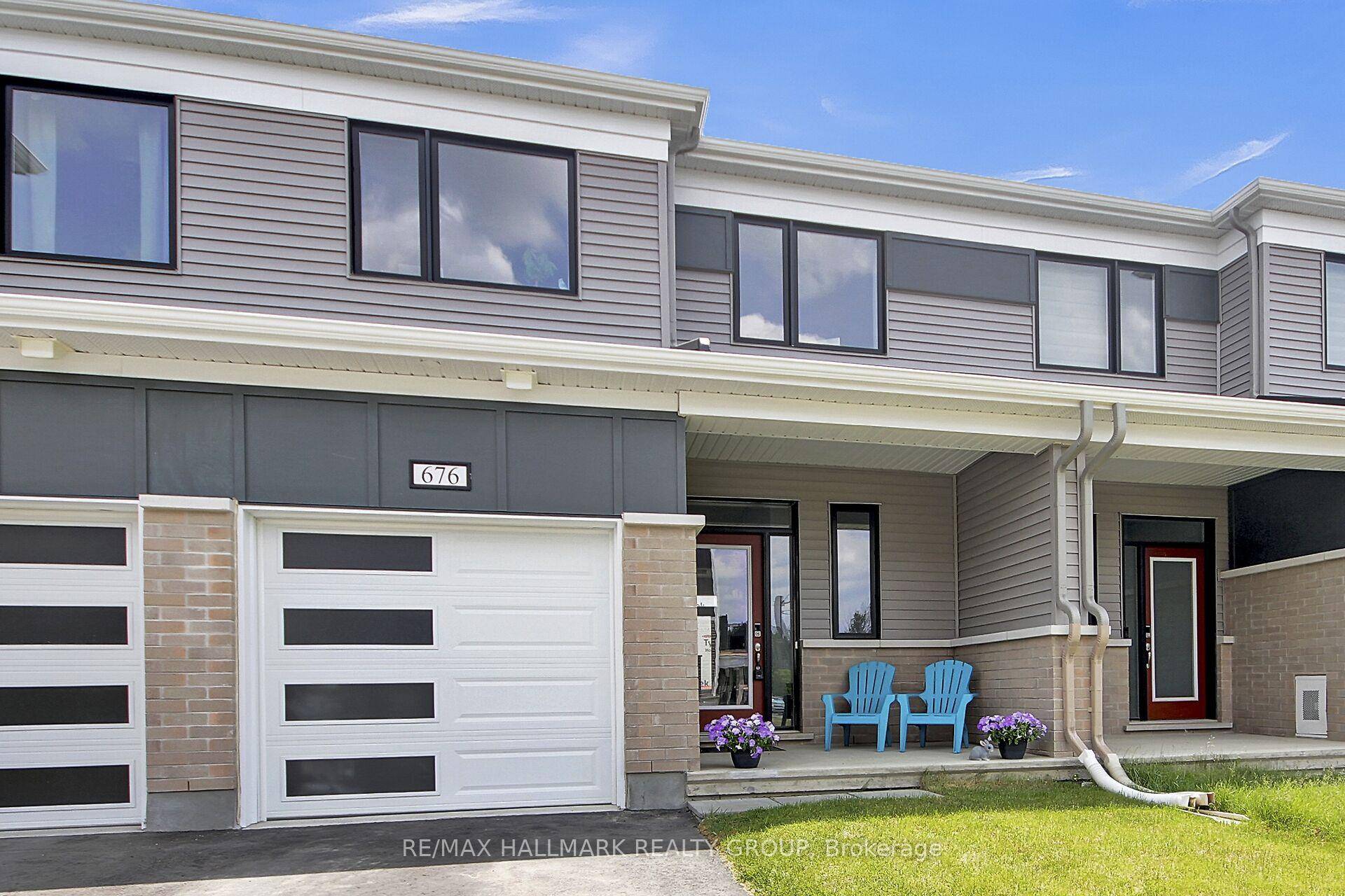 Modern 3 Bedroom Home in Desirable Richmond Meadows Move In Ready !