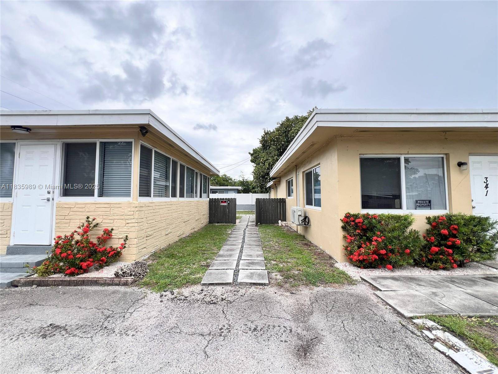 Turnkey triplex in the heart of Hollywood !