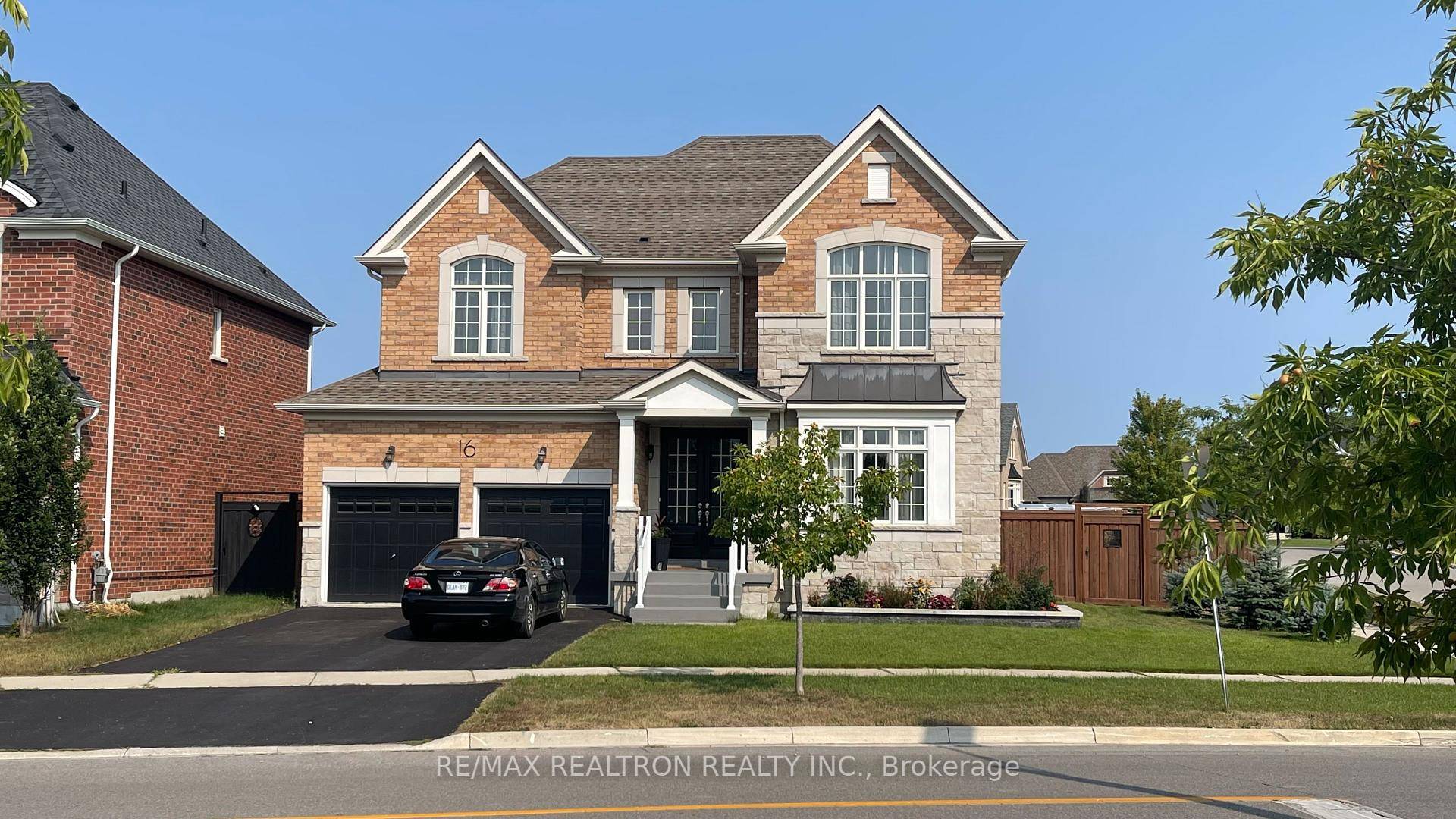 Elegant, Welcoming 62 foot Corner Lot Home in Prestigious Mount Albert !