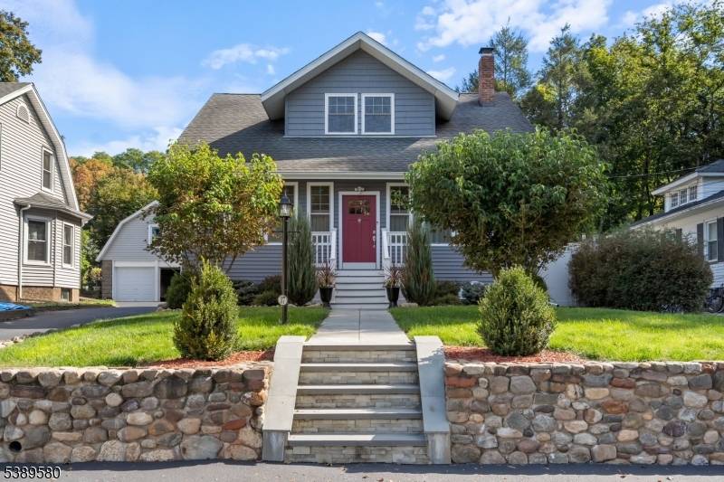 Totally renovated, exterior and interior, charming 4 bedrooms, 2 full baths, on a quiet dead end street in Cragmere Park.