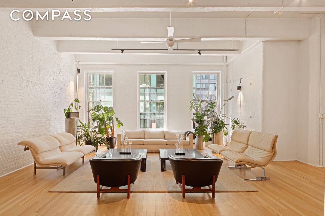 OPEN HOUSES BY APPOINTMENT A well proportioned loft set in one of downtown s most connected and sought after locations, where Soho, Tribeca, and the West Village meet placing top ...