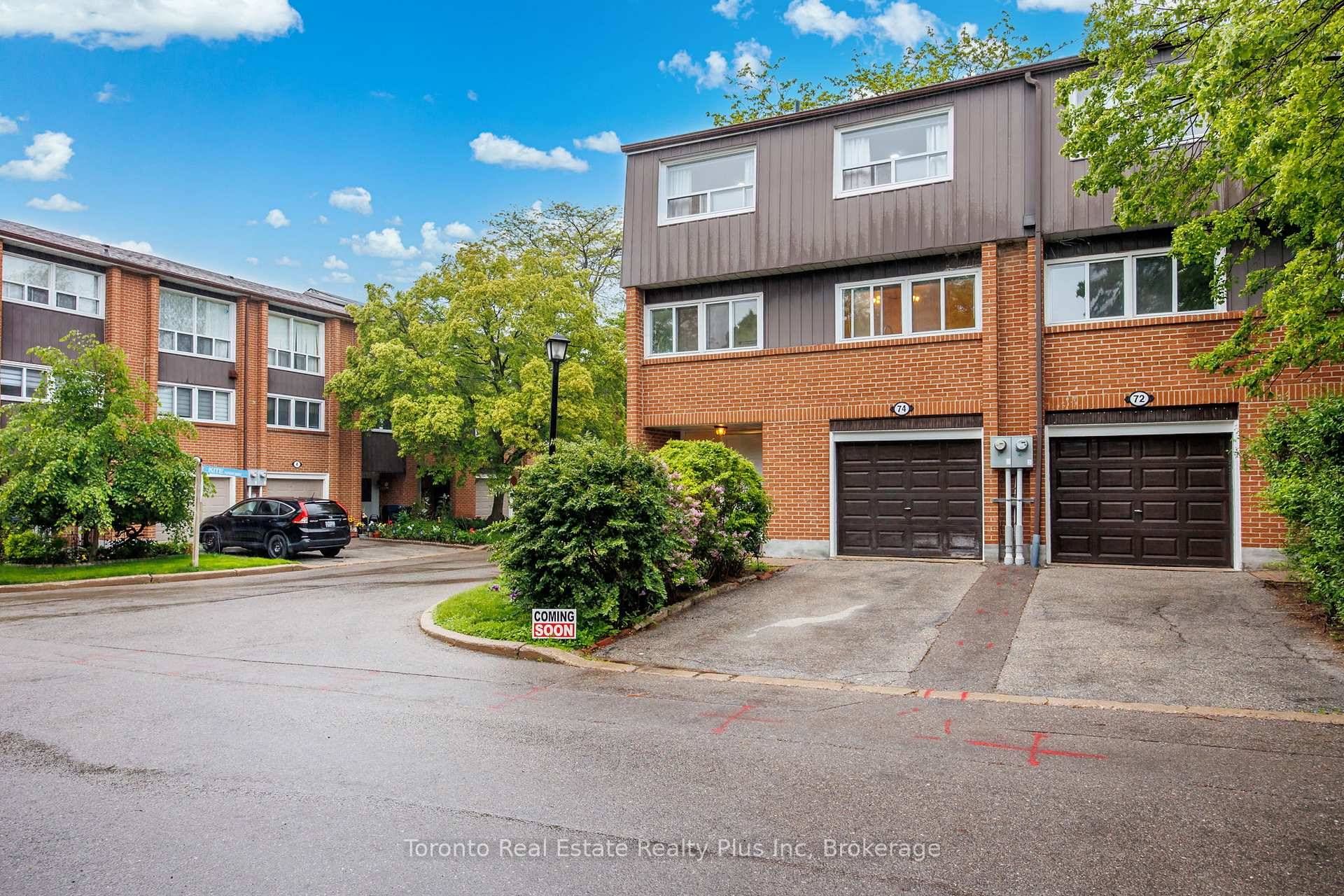 Elegant Corner Townhouse in Prime North York Location A pristine well loved corner townhouse unit in North York for under 1 million.