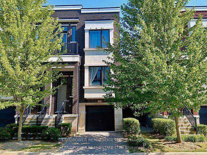 Bright and spacious modern end unit townhouse, lots of natural light, prime Richmond Hill location.