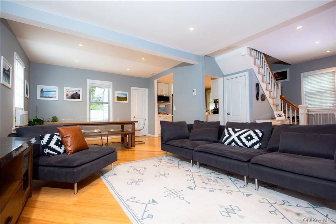 Come live in this beautiful 4 bedroom Dutch Colonial with renovated kitchen and bathrooms !