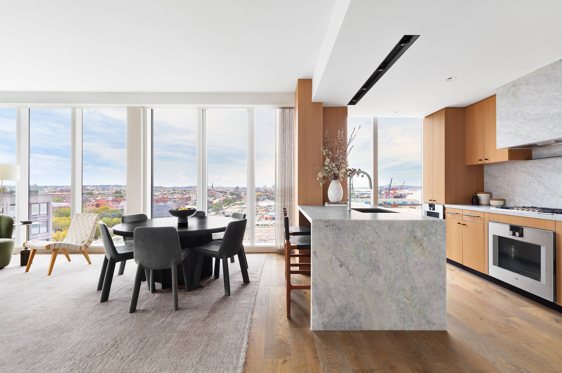 LUXURY WATERFRONT LIVING IN BROOKLYN HEIGHTS.