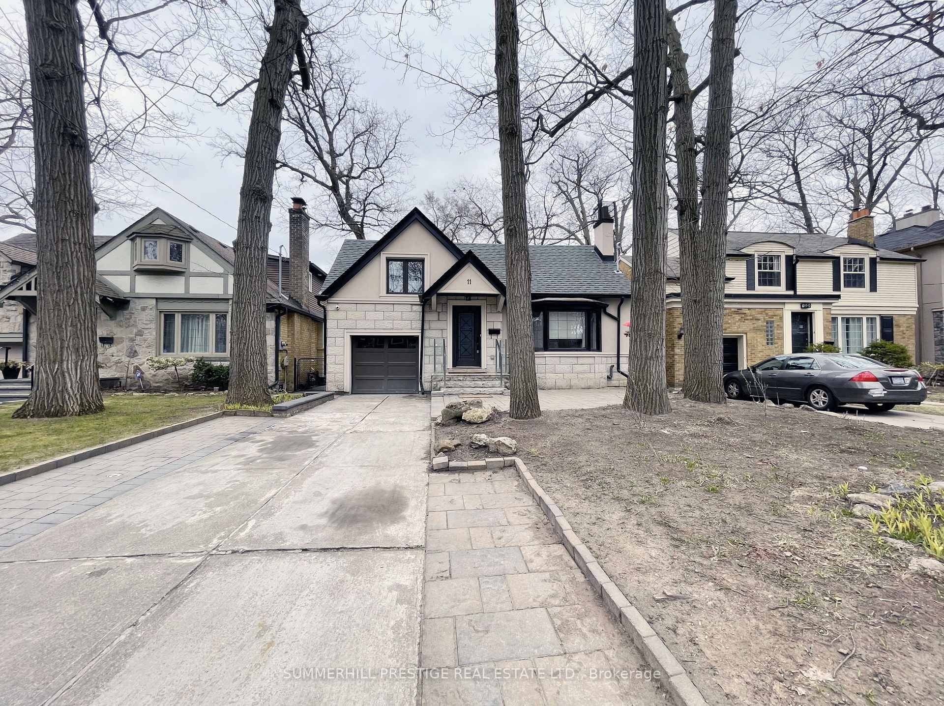 Beautiful Executive Rental 3 2 bedroom, 3 bathroom home in the prestigious Kingsway area.