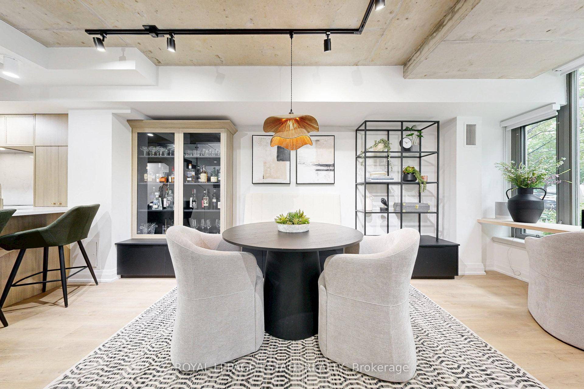 Located in the heart of the iconic King West neighbourhood, this rare 2 storey condo town has its own private entrance on a beautiful and quiet, tree lined, street.