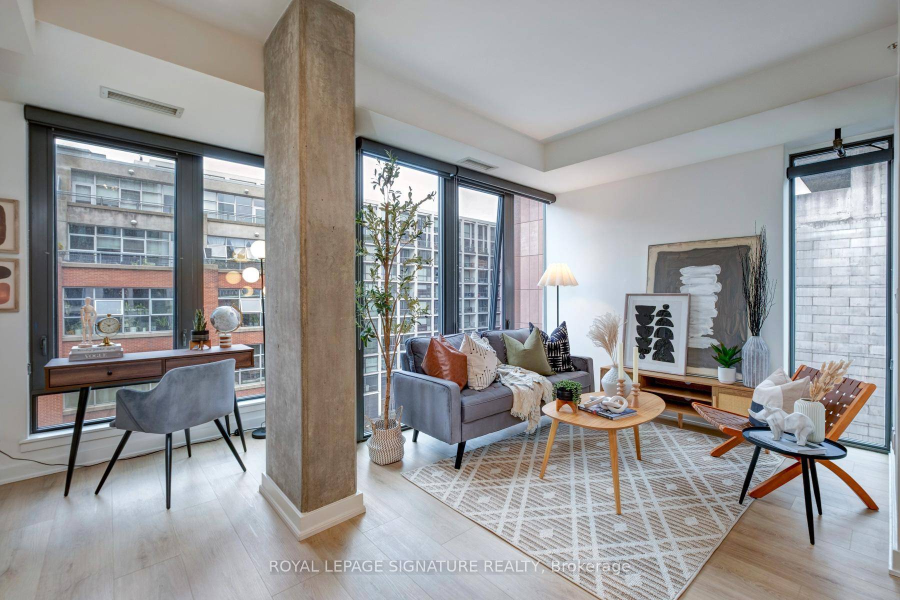 Move in ready perfection at 32 Camden St Suite 704 !