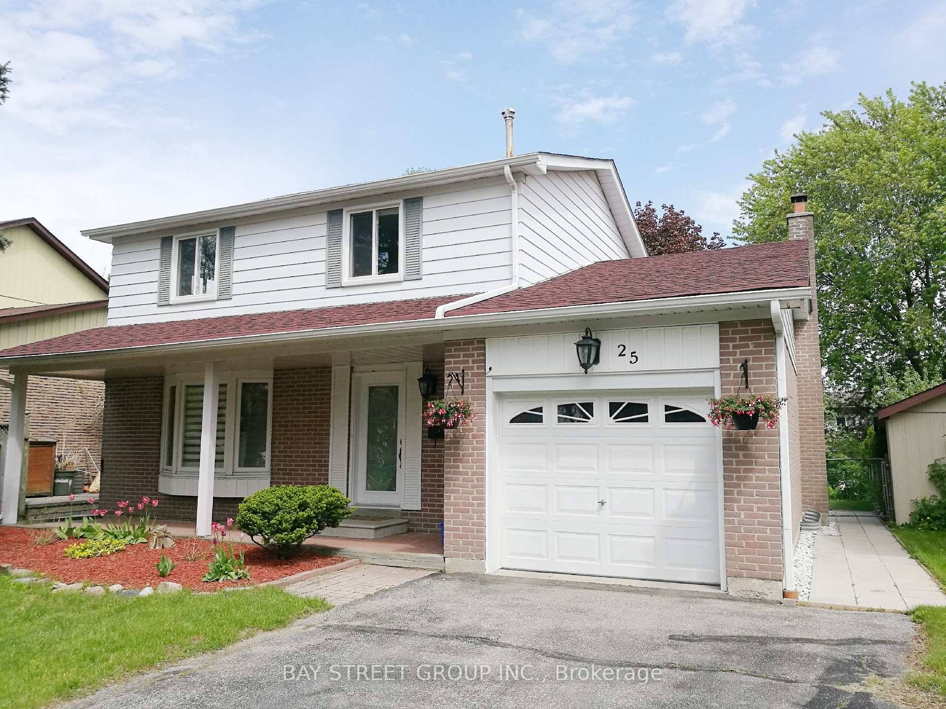 Welcome to this bright and spacious detached home nestled on a quiet, family friendly crescent in the heart of Richmond Hill.