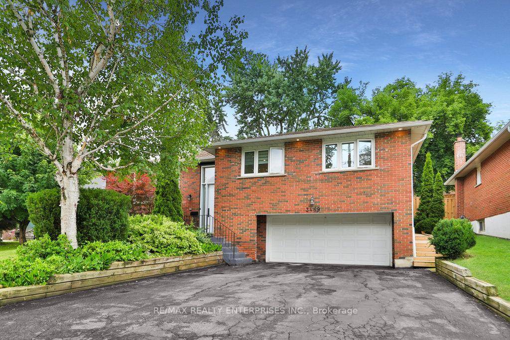 Renovated Bungalow Nestled In The Desirable Credit Heights.