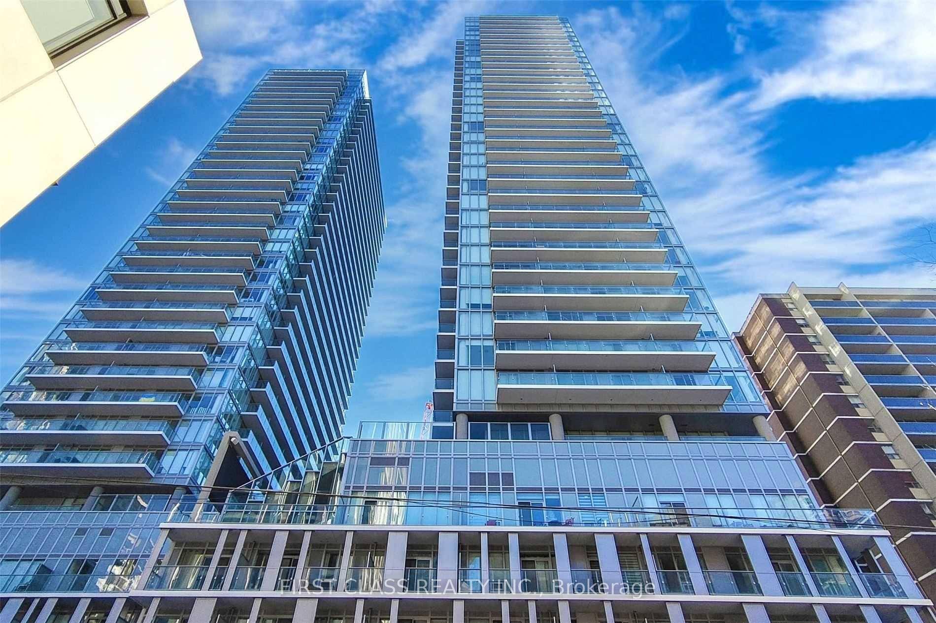 Located in the heart of the trendy and stylish Midtown neighbourhood, this immaculate, model condition suite features a 1 Den layout and two full bathrooms.