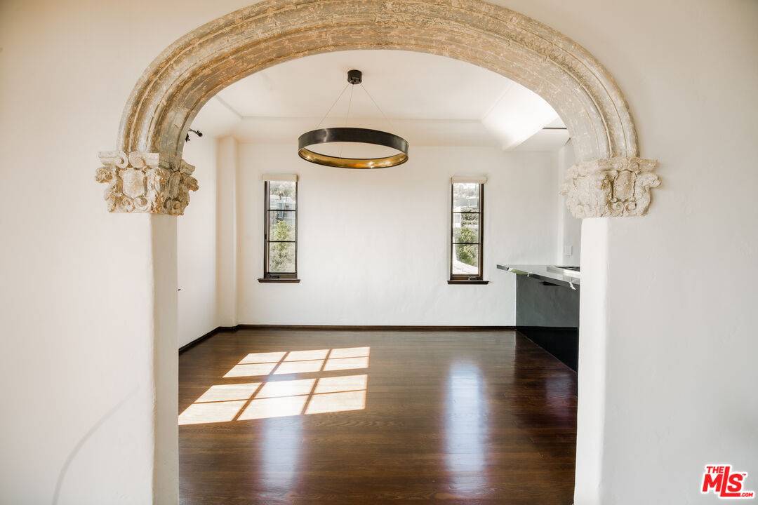 1302  N Sweetzer Ave 2BR Sunset Strip La