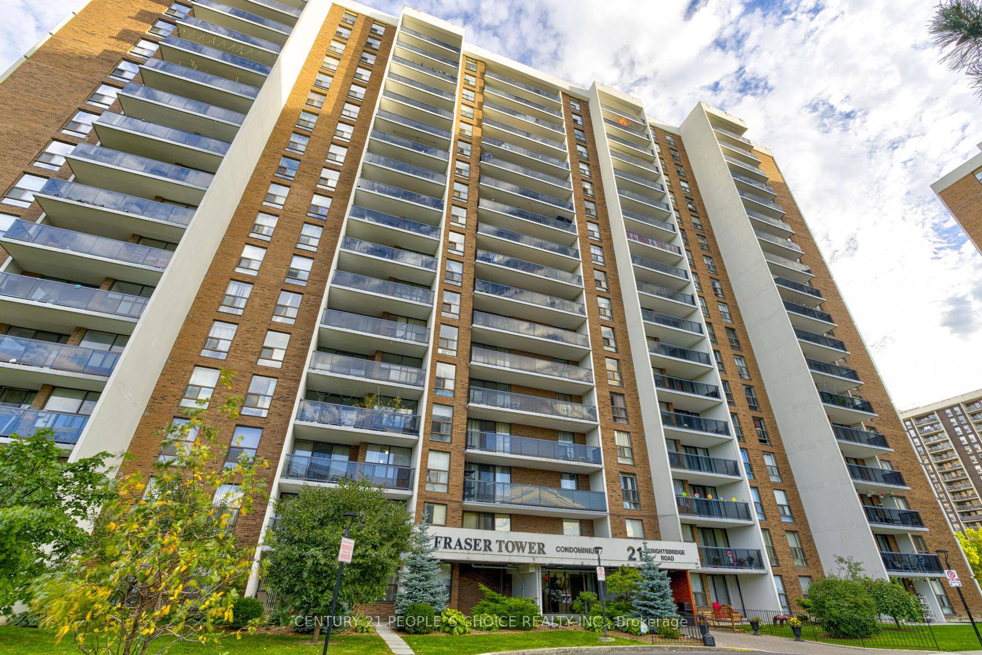 Welcome to this spacious and bright 3 bedroom corner unit, ideally situated in the heart of the city in a family friendly neighborhood.