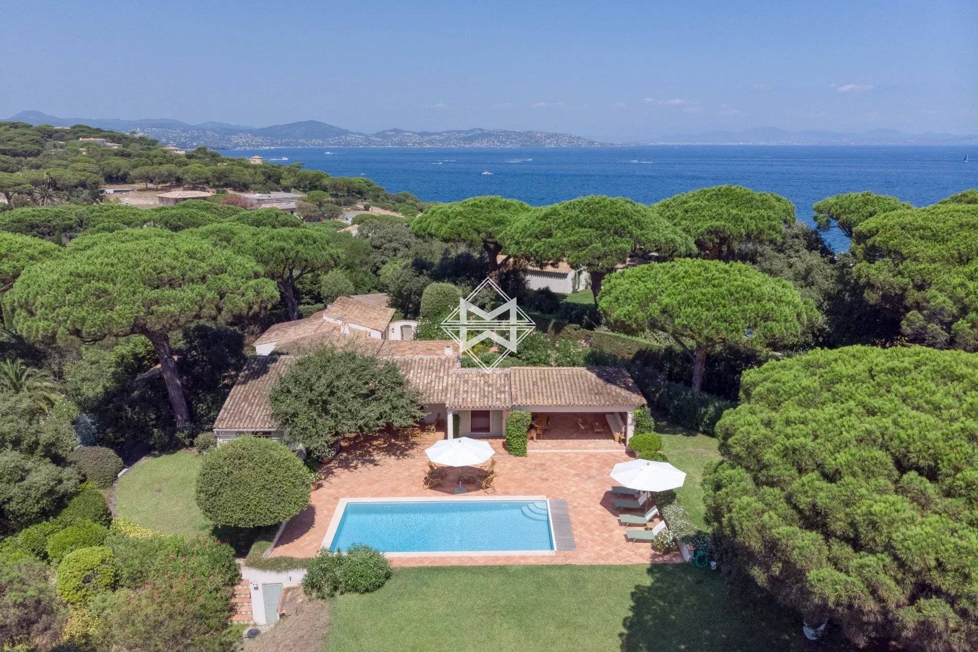 Modern Provencal Villa - Gated Estate within walking distance of the Beach