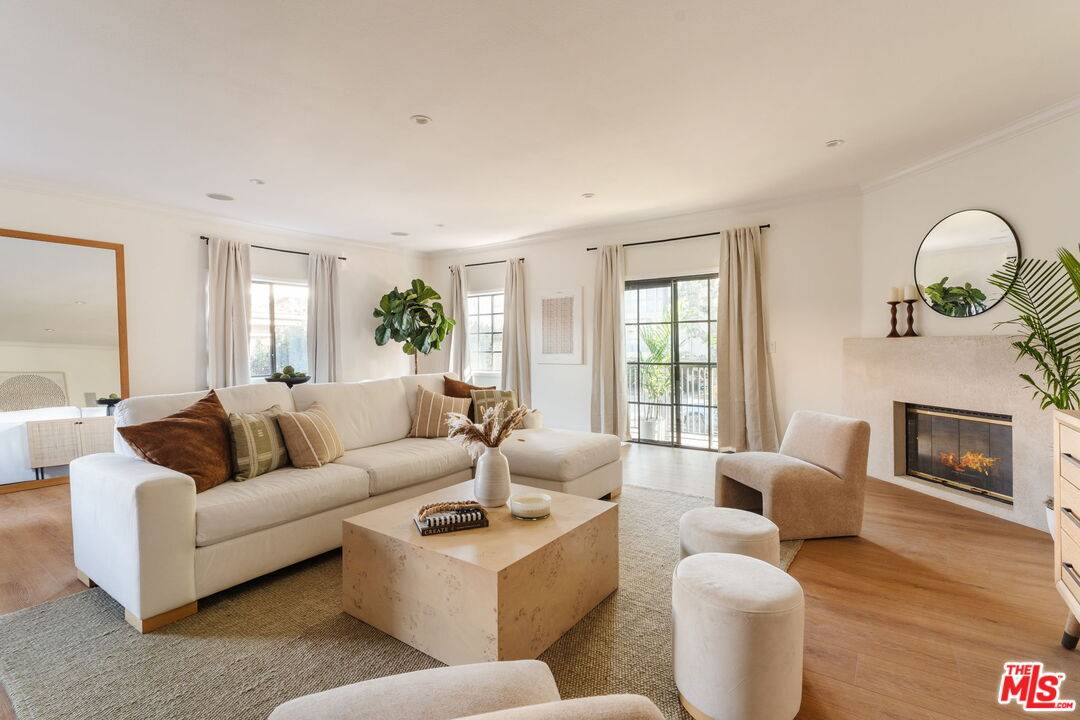 11737   Darlington Ave 2BR Brentwood La