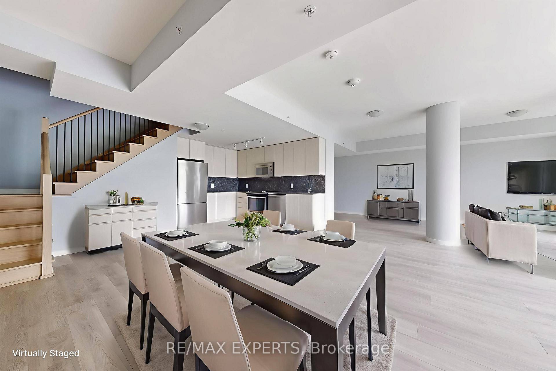 Excellent Opportunity Awaits to lease a large beautiful 2 storey unit at The Bayview on Bennett !