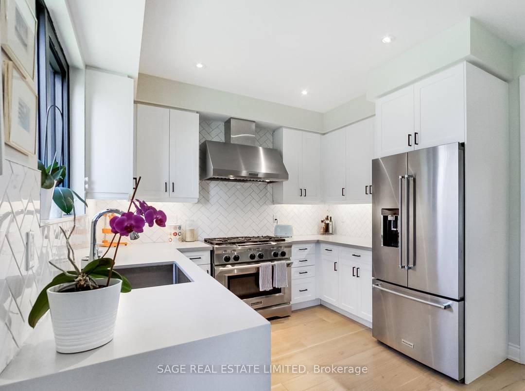 Sleek, stylish, and sun filled, this seriously well finished freehold townhouse in Toronto's coveted Richview neighbourhood delivers both polish and practicality.