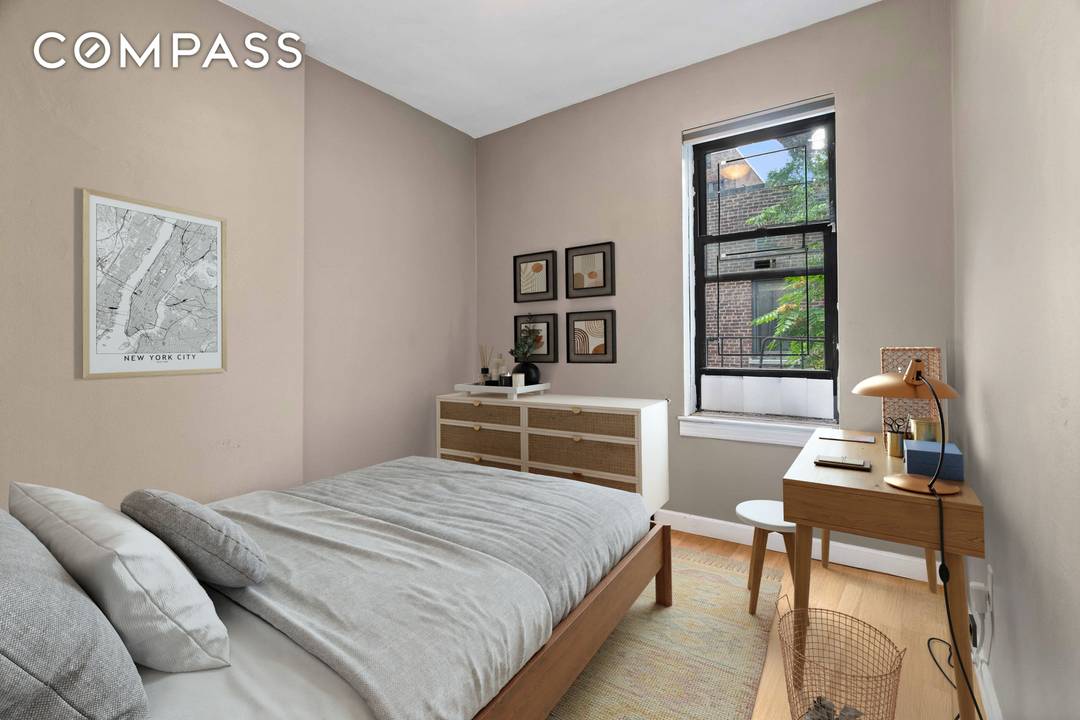 348 West 56th Street, Apt 5B Hell s Kitchen meets Central Park Newly Renovated Top Floor One Bedroom Welcome to your Manhattan escape.