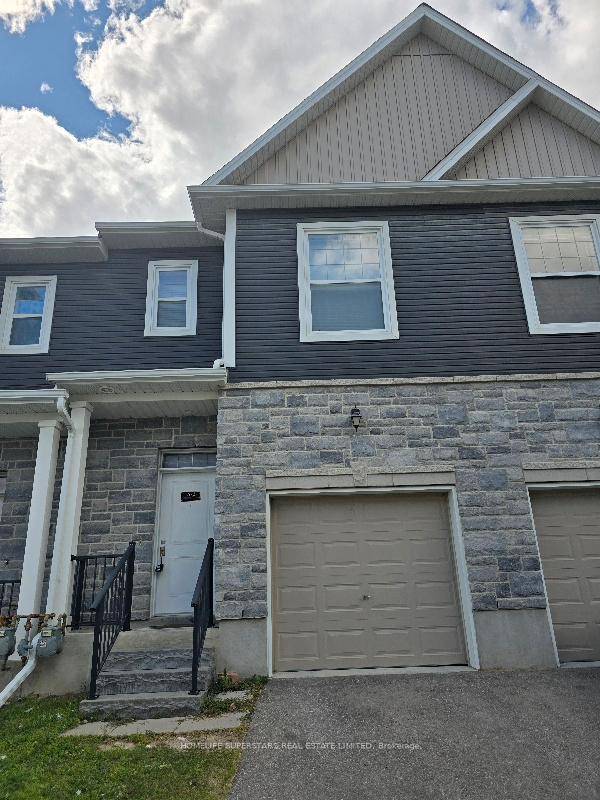 Beautiful almost Brand New 2019 built 3BDRMS, 3 Washroom, walk to Woodstock Hospital and lots of amenities, Open concept stainless steel appliances with lots of windows and lighting, Public transit ...