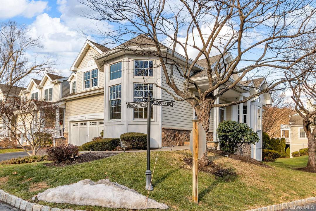 Exceptional 3 level corner unit townhouse in desirable Hollow Brook Mews in Cortlandt Manor offers 3, 400 square feet of beautifully finished living space.