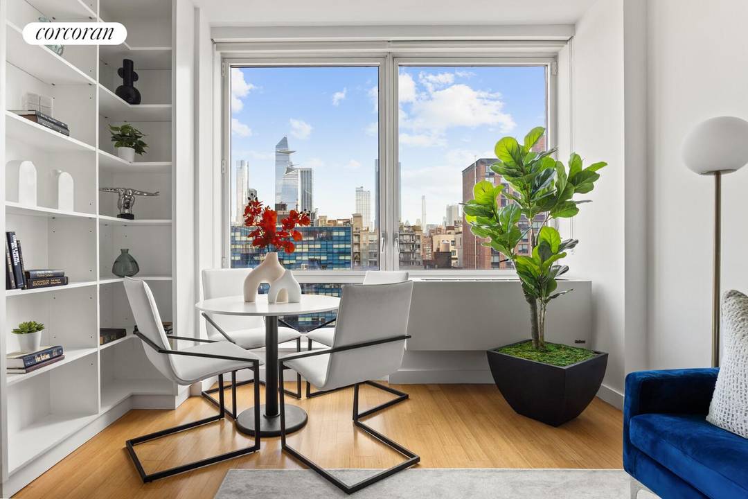 Stunning two bedroom unit with skyline view !