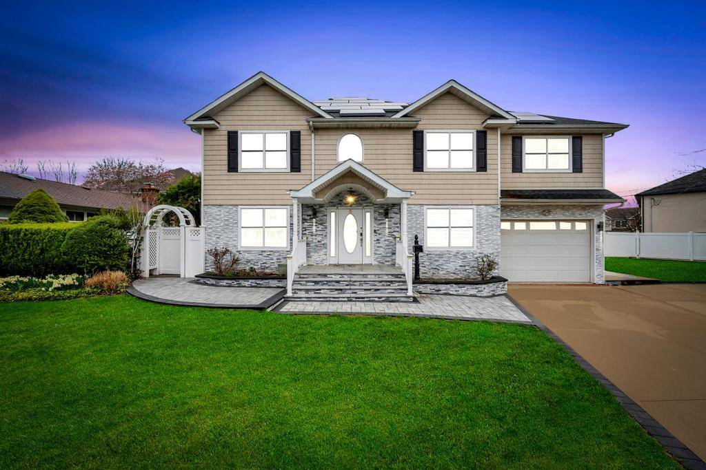 Stunning Colonial home built in 2007, located in one of the most sought after areas of Syosset.