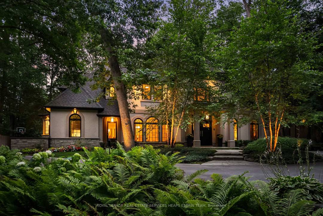Set within one of Lorne Park's most prestigious pockets, 1554 Birchwood Drive provides an exceptional estate on a rare 100 by 270 foot lot.