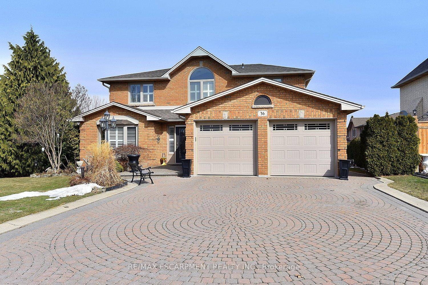 Opportunity Awaits ! Spacious 4 Family Home In A Pocket Of Executive Detached Homes In East Hamilton Surrounded By Parks Greenspaces And Escarpment Views !